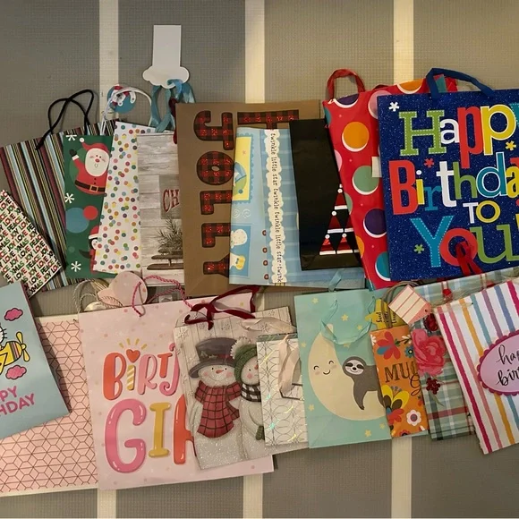 Gift Bags Set - Picture 1 of 1